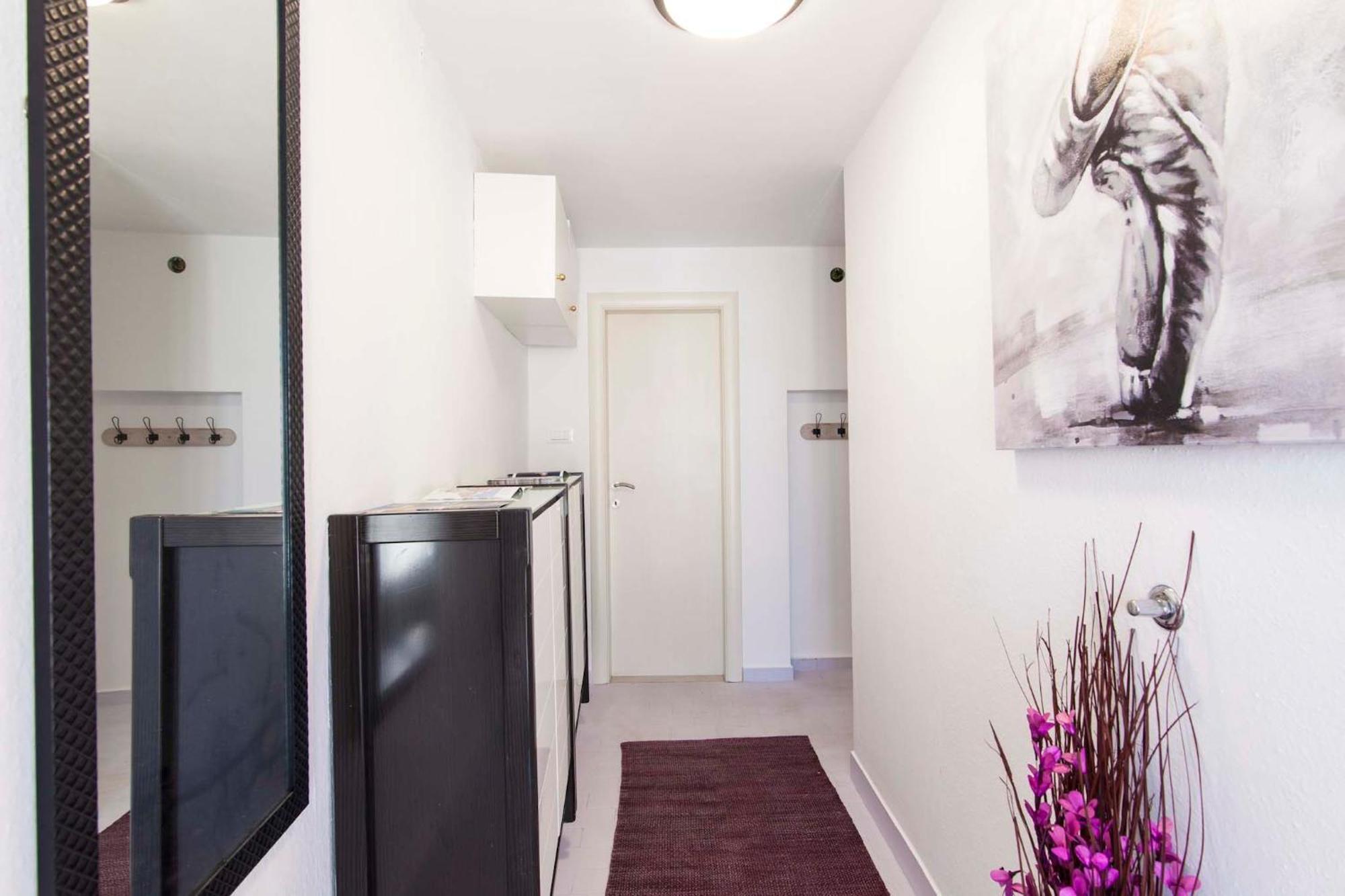 Apartment City Vibe, Great Location! Шибеник Экстерьер фото